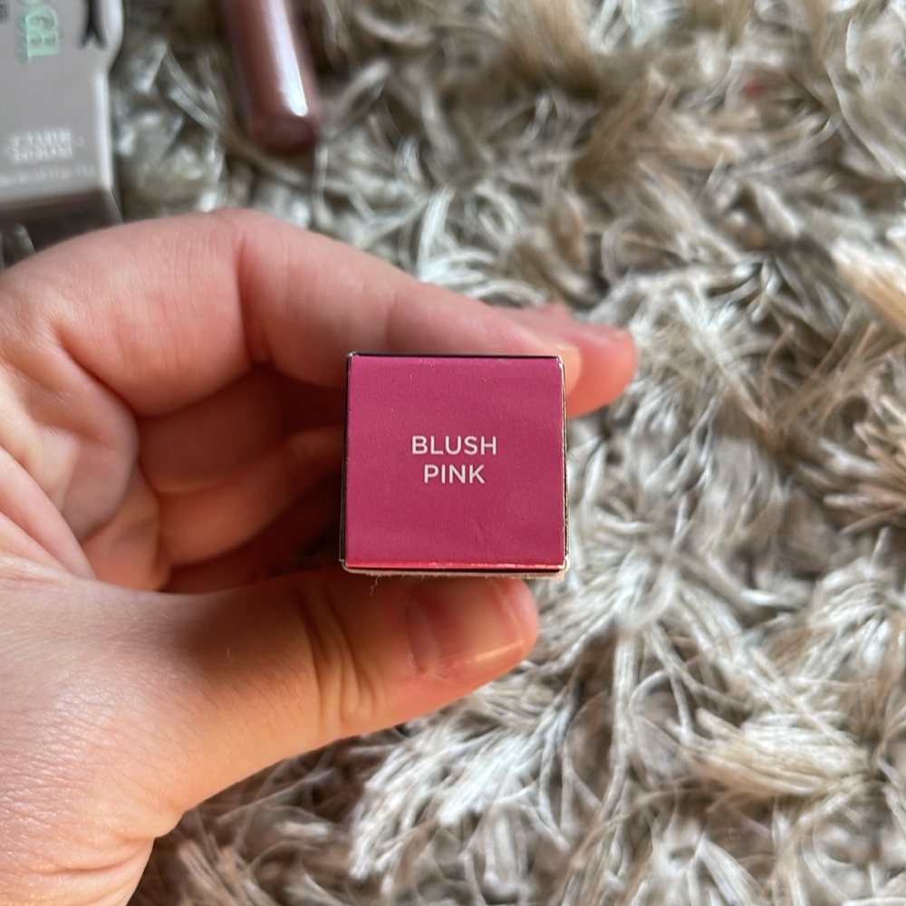 Makeup Bundle - Picture 4 of 7